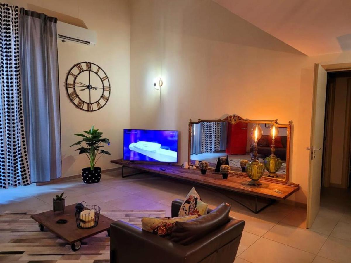 Industry Home كاتانيا المظهر الخارجي الصورة